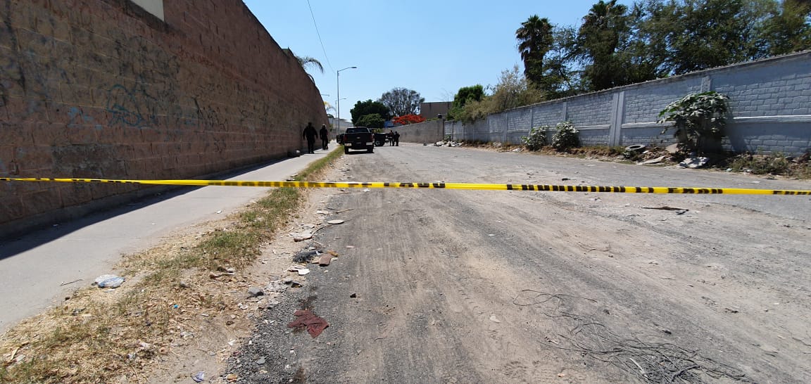 El cuerpo embolsado fue abandonado al frente de la Prepa 9 (Juan Carlos Munguía)