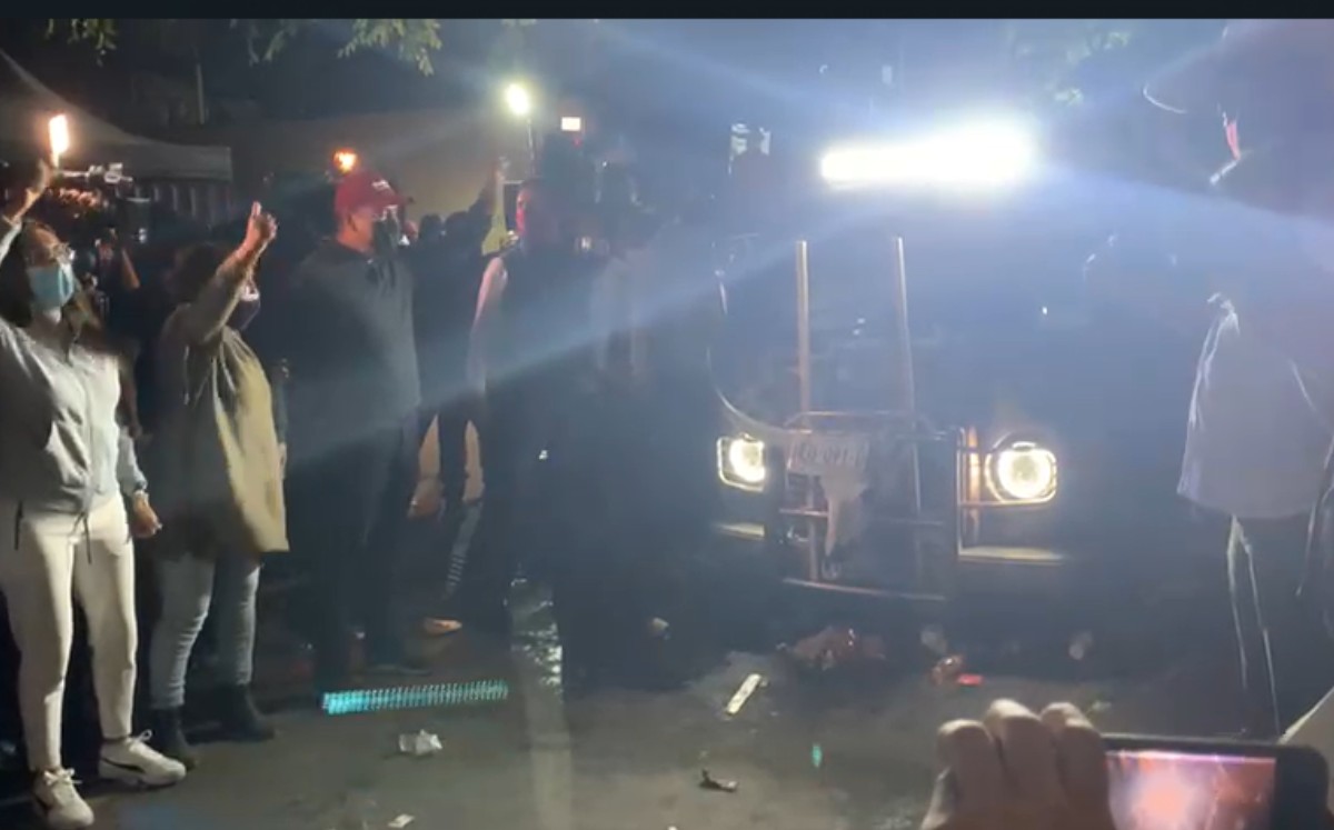 Félix Salgado abordó su combi y se dirige a Guerrero. (José Antonio Belmont)