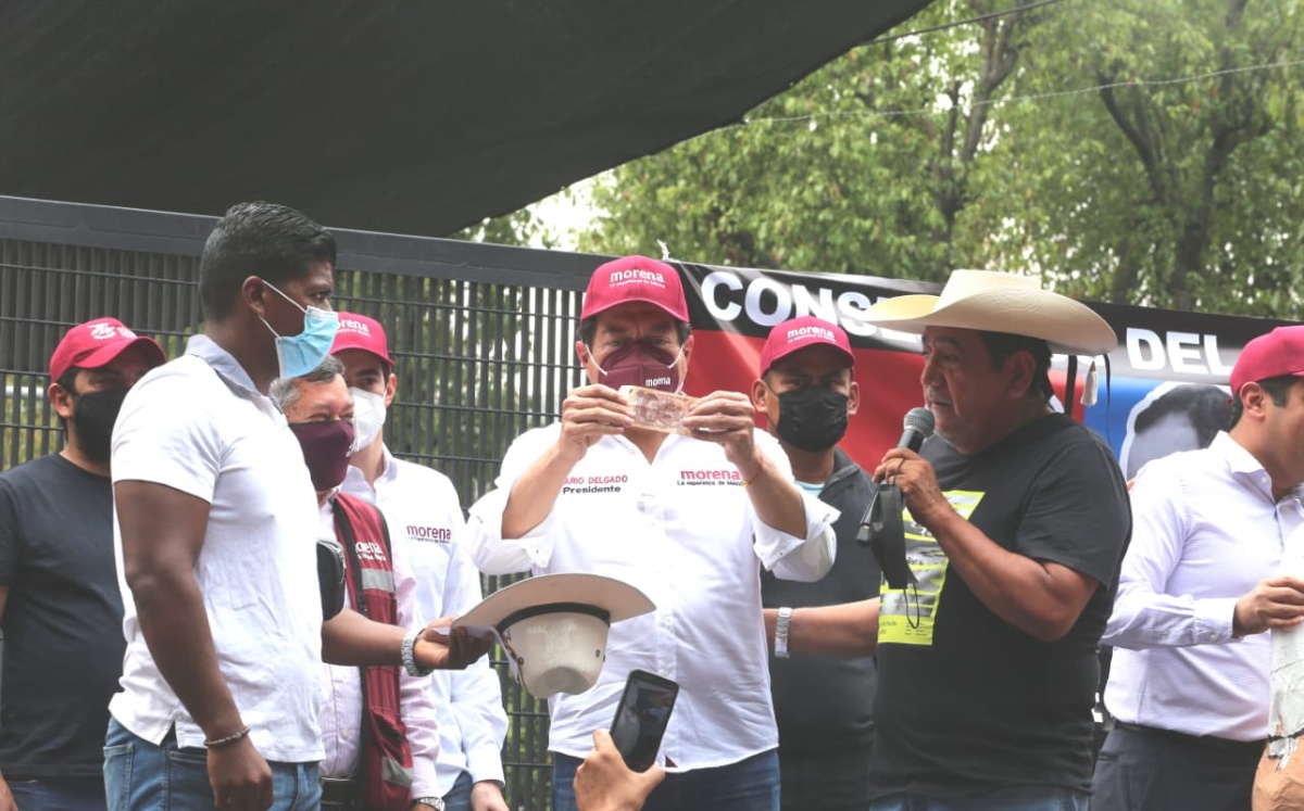 Félix Salgado Macedonio hace colecta en plantón en INE. (Javier Ríos)