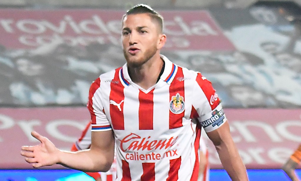 Hiram Mier es baja con Chivas (imago7)