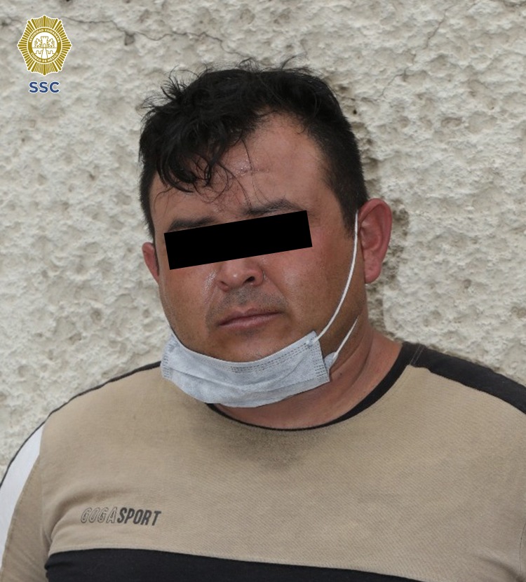 El hombre traía cocaína en piedra, una subametralladora y cinco cartuchos útiles