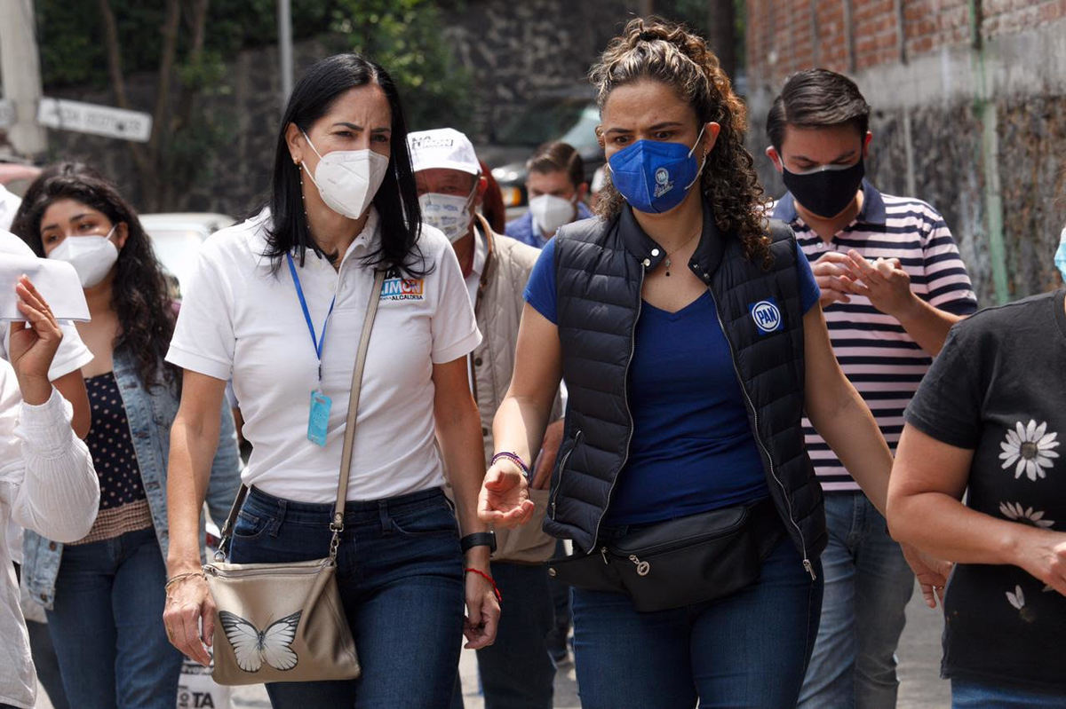 Lía Limón estuvo acompañada por la candidata a diputada local Claudia Montes de Oca. (Especial)
