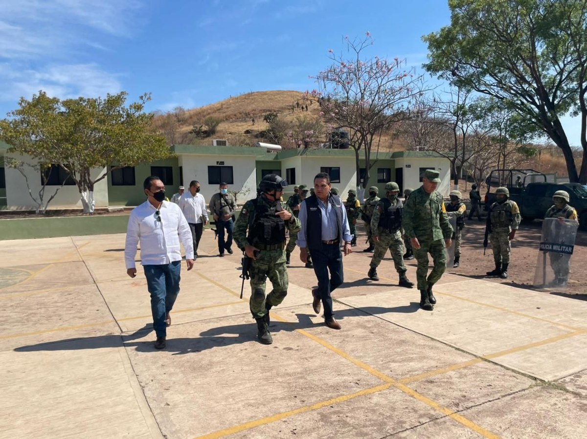 De manera recurrente, en Aguililla, se registran enfrentamientos entre grupos delictivos. | @Silvano_A