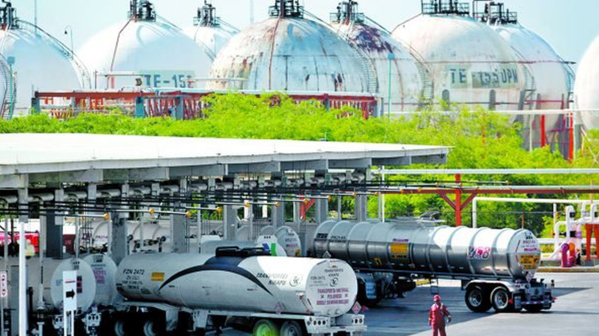 Reforma a hidrocarburos pegará en precios a productos finales: Cofece