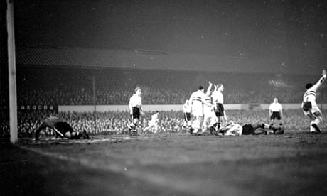 Wolverhampton vs Honved en 1954 (AP)