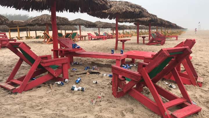 Basura en playa Miramar.