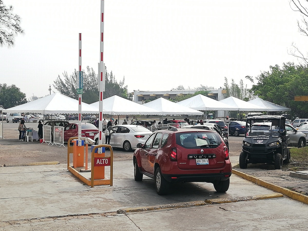 Drive thru de Ciudad Madero para vacuna covid. (Antonio Campos)