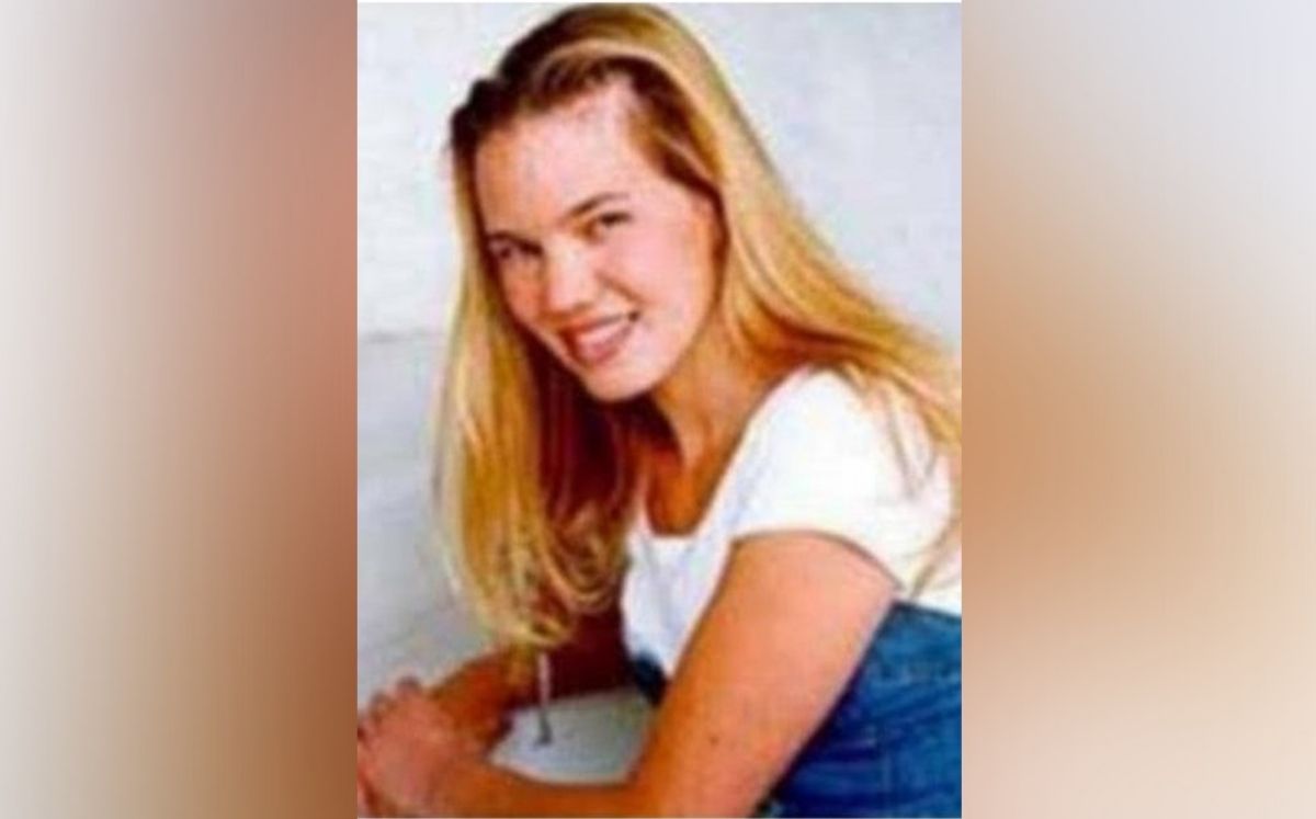 Kristin Smart, joven universitaria desaparecida en San Luis Obispo, California en 1996. (FBI vía AP)