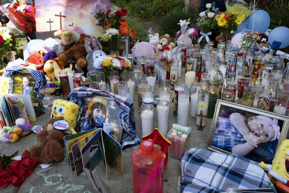 Tres niños fueron asesinados en el complejo de apartamentos Royal Villa, en Reseda, barrio de Los Ángeles, California. Foto: Richard Vogel/AP