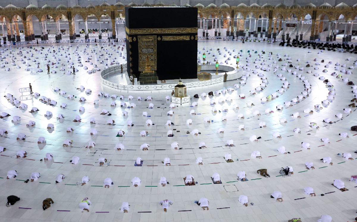 Las normas permitirán acoger durante el Ramadán a 50 mil peregrinos para la umrah. (AFP)