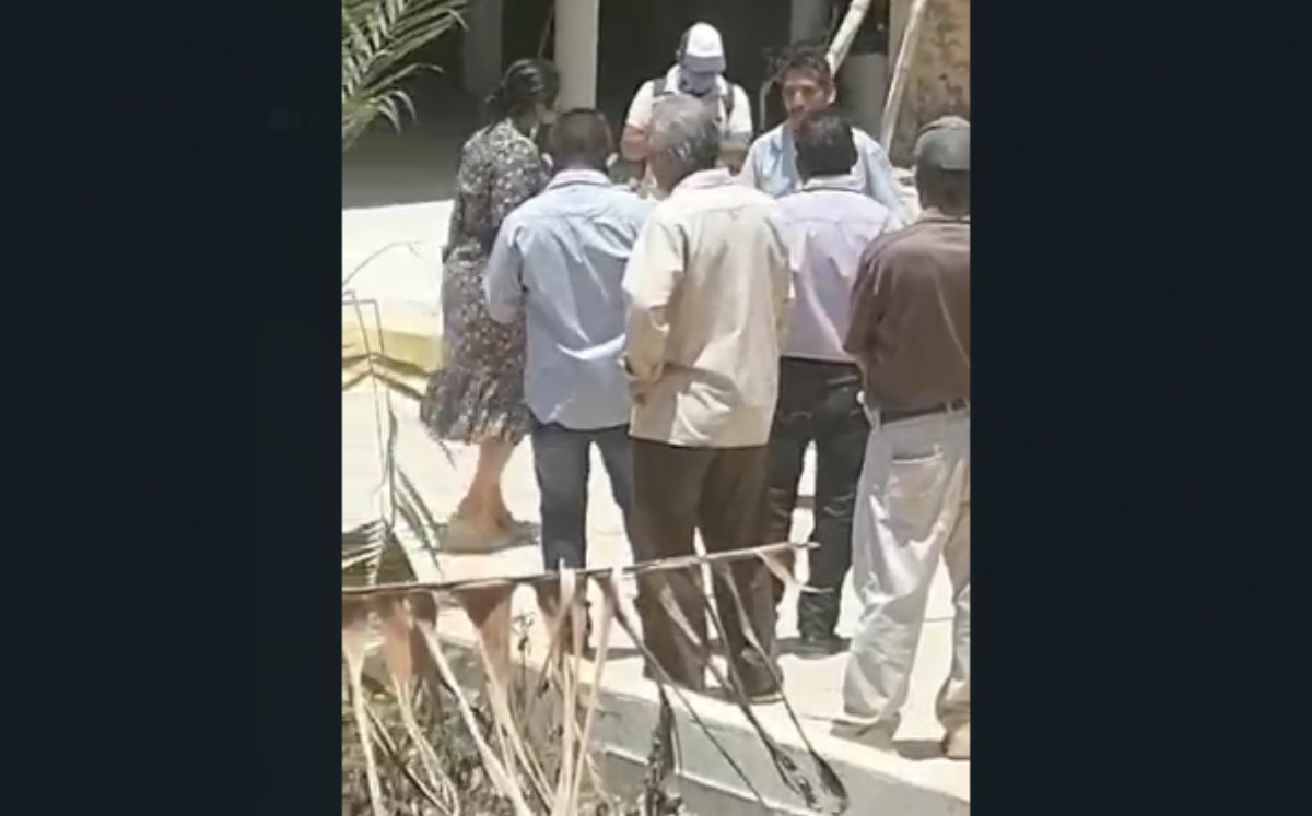La alcaldesa fue captada bailando sin respetar la sana distancia. (Especial)