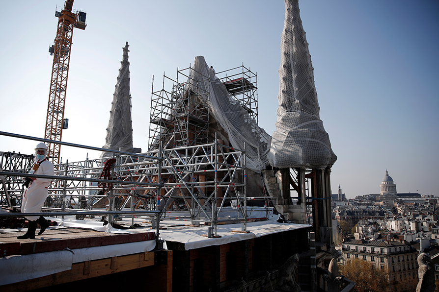 El incendio ocurrió el 15 de abril de 2019 en la catedral más afamada de París. | EFE