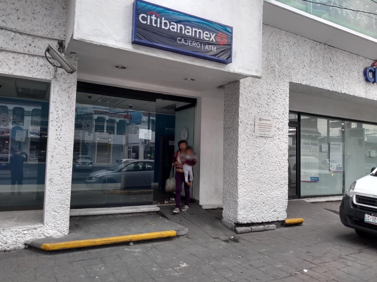 La mujer fue captada con el menor. (Especial)