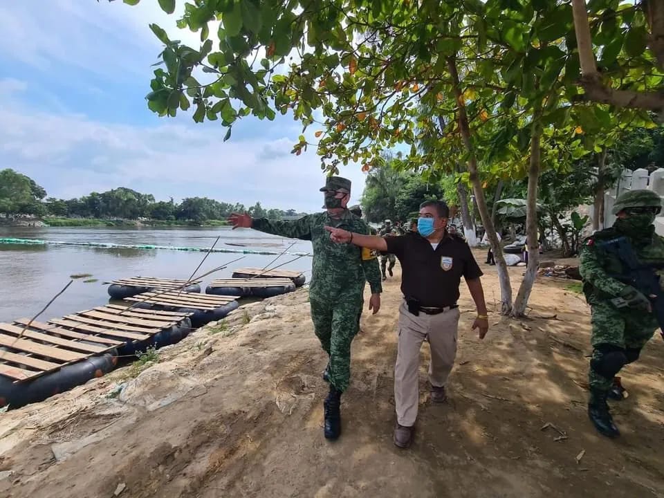 En el río Suchiate, autoridades federales aumentaron la vigilancia para impedir la migración ilegal. (David Andaluz Mendoza)