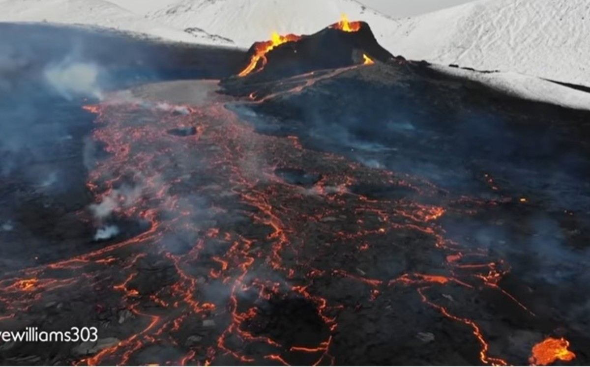 Ríos de lava impactan a habitantes de Islandia. (Captura)