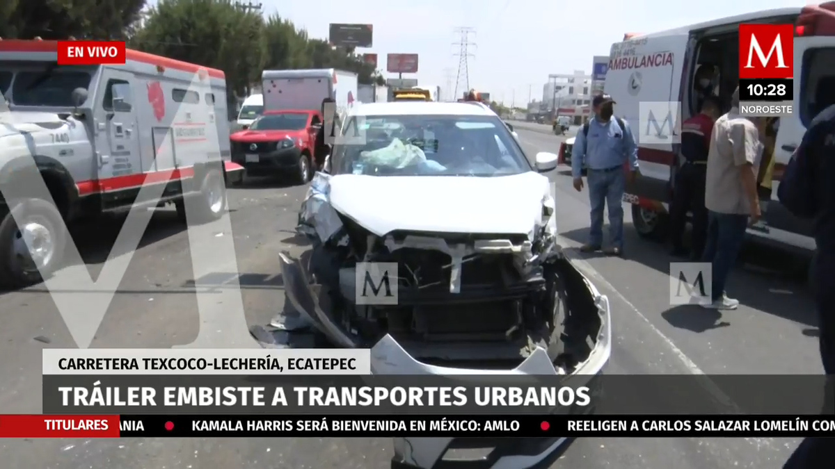 Tráiler embiste a transportes urbanos frente a la central de abastos