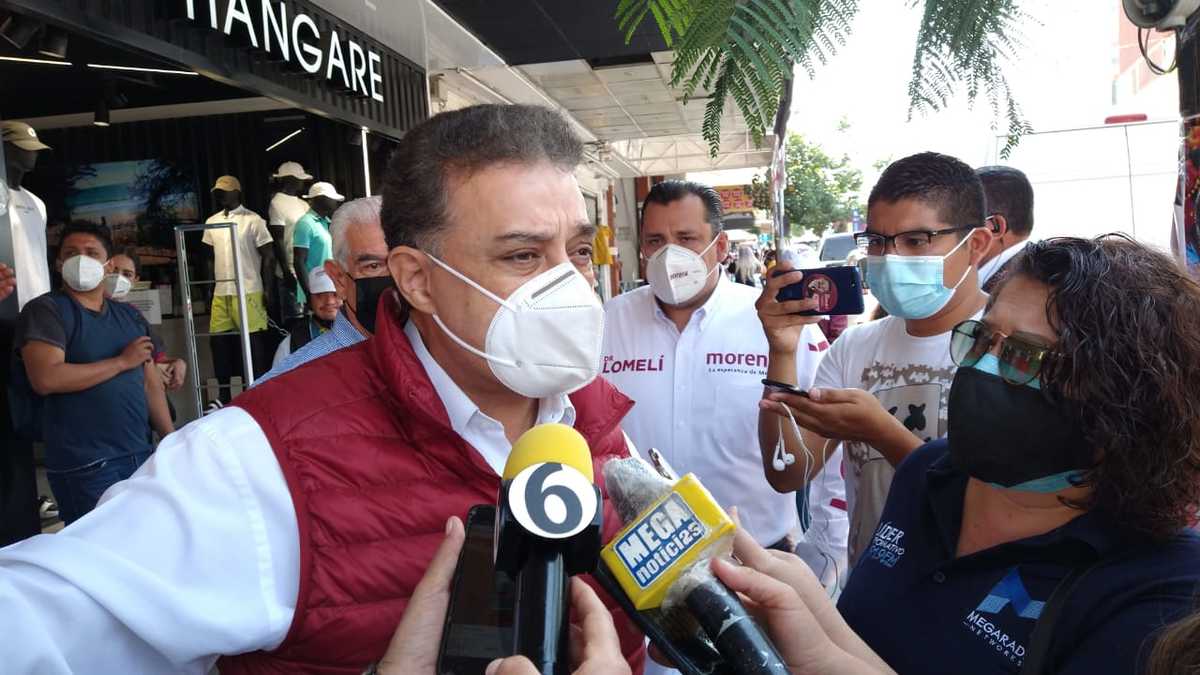 Carlos Lomelí acudió a la Zona del Vestir en Medrano (Roberto Hurtado)