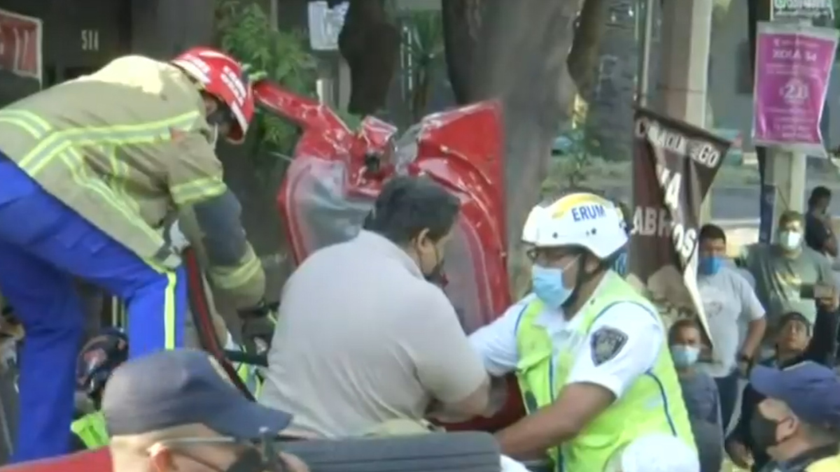 En CdMx, se reporta choque y volcadura en la colonia Álamos