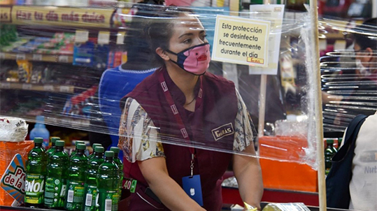 En CdMx, adultos mayores podrán volver a laborar como empacadores a finales de mayo