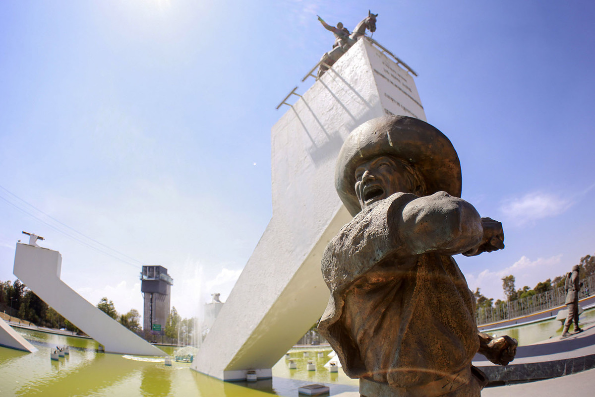 Escultura a los combatientes de Puebla. (Andrés Lobato)