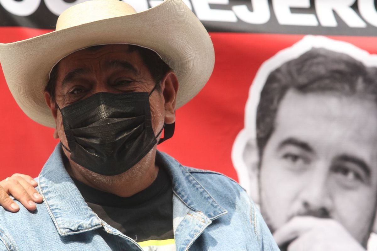 Félix Salgado Macedonio durante el mitin a las afueras del INE por su candidatura a la gubernatura de Guerrero. (Cuartoscuro)