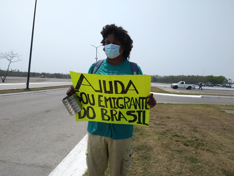 Joven brasileño quiere llegar a Canadá caminando.
