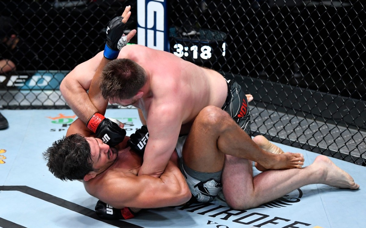 Juan Espino cae en polémica decisión ante Alexander Romanov (UFC)