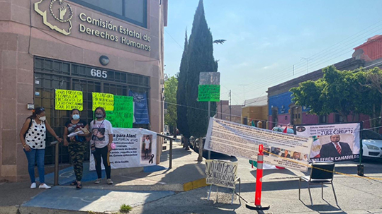 Mujeres toman la Comisión Estatal de Derechos Humanos en SLP