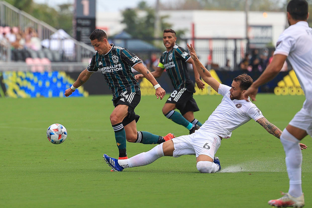 Javier Hernández marcó doblete con el LA Galaxy (Twitter @LAGalaxy)