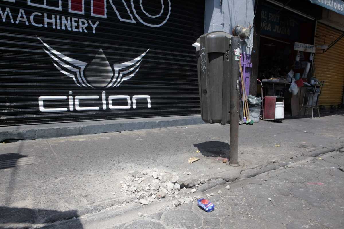 Retiro de bolardos y macetas en Puebla. | Andrés Lobato