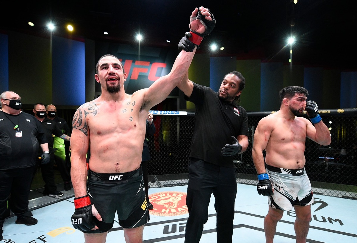 Rob Whittaker superó a Kelvin Gastelum en el UFC Apex (UFC)