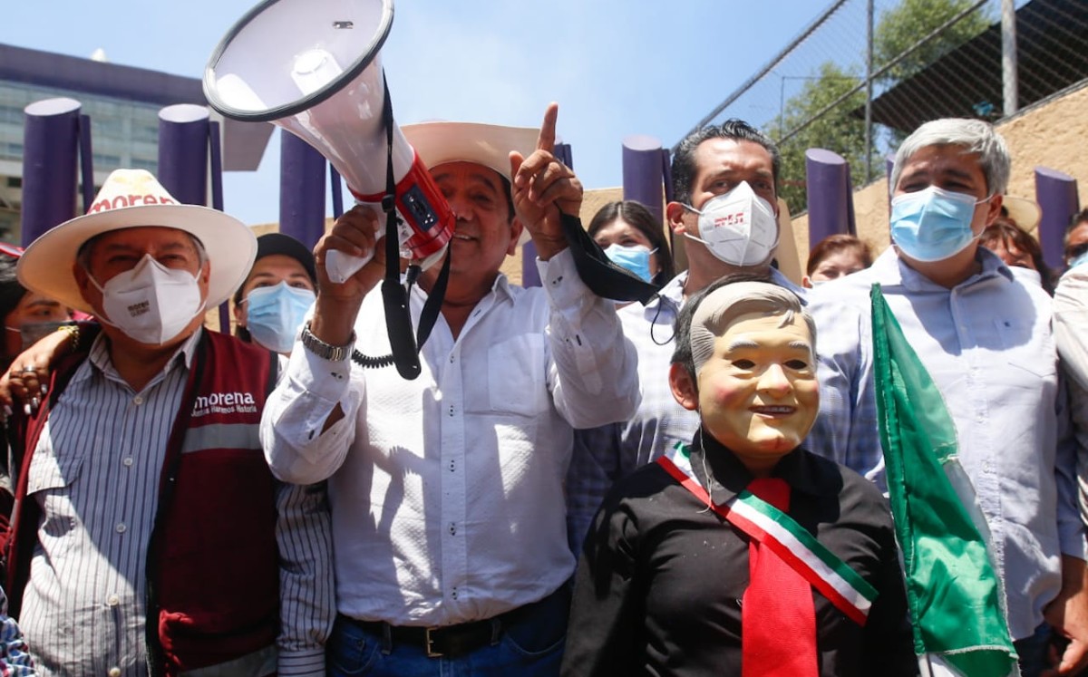 Salgado Macedonio y su caravana regresaron antes de lo previsto a Guerrero tras presentar la impugnación. | Araceli López