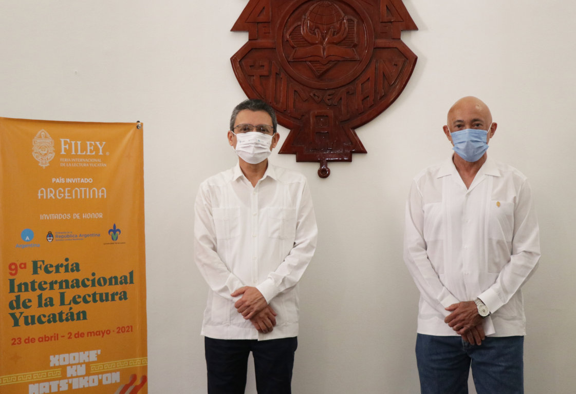Enrique Martín Briceño, director de la FILEY y José Williams, rector de la UADY (Cortesía)