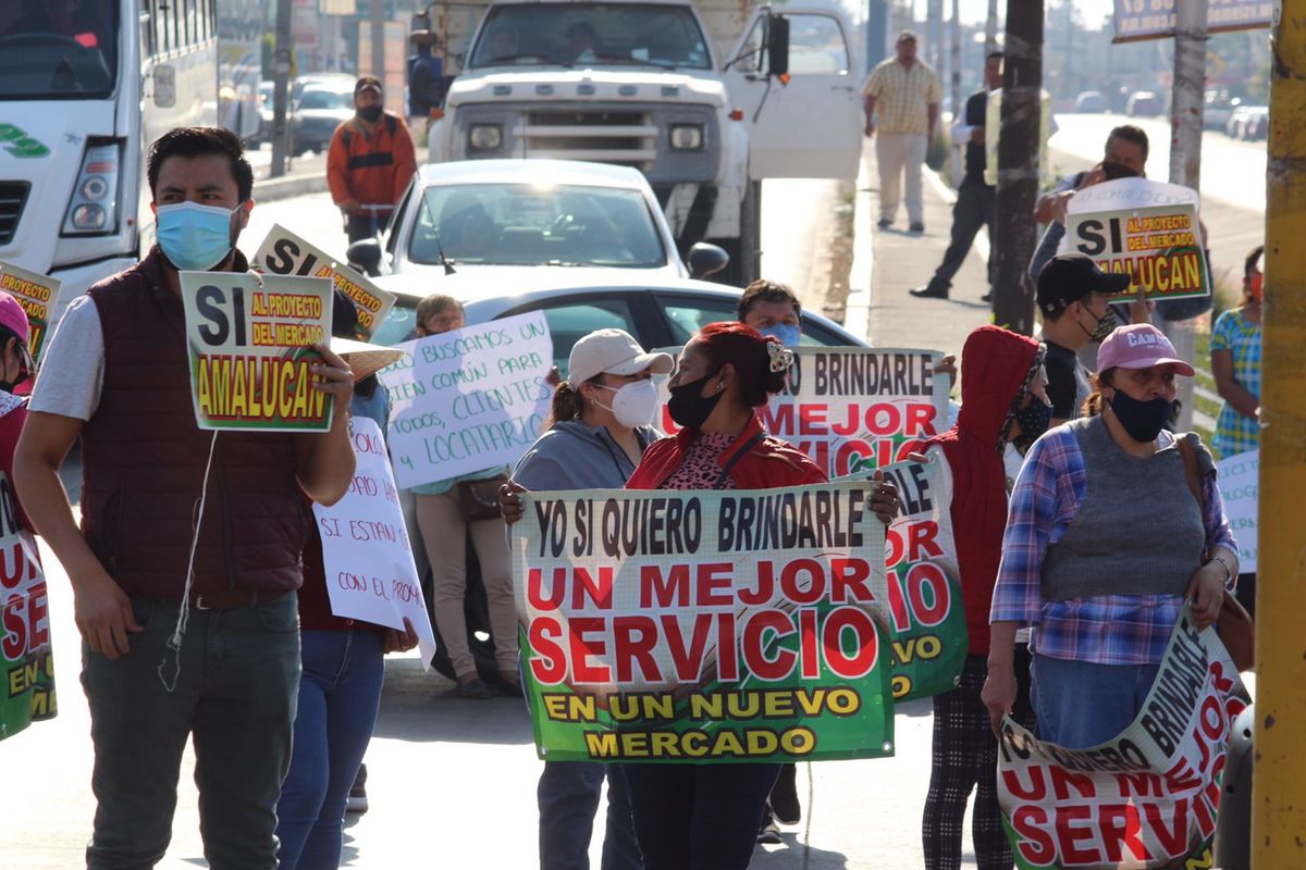 Locatarios del mercado Amalucan. (Andrés Lobato)
