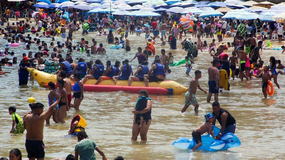 Ssa alerta sobre posible aumento de casos de covid en 10 estados tras Semana Santa