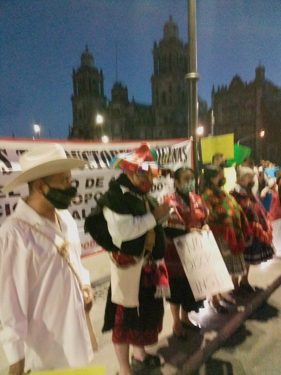 Traductores e Intérpretes de Gestores en Lenguas Indígenas protestan Palacio Nacional