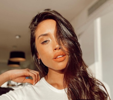 Antonella Belén Delmonte es la modelo acusada de falsificar documentos para vacunarse contra el covid-19. | Instagram: @delmonteanto