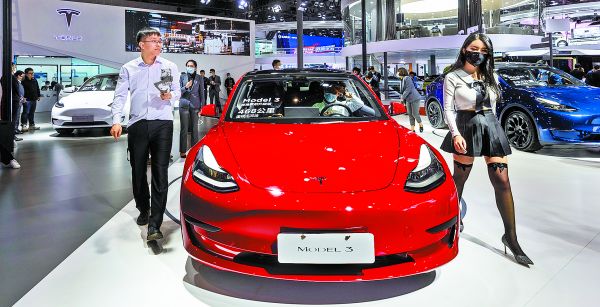 La compañía de Elon Musk presentó su sedán Model 3. Alex Plavevski/EFE