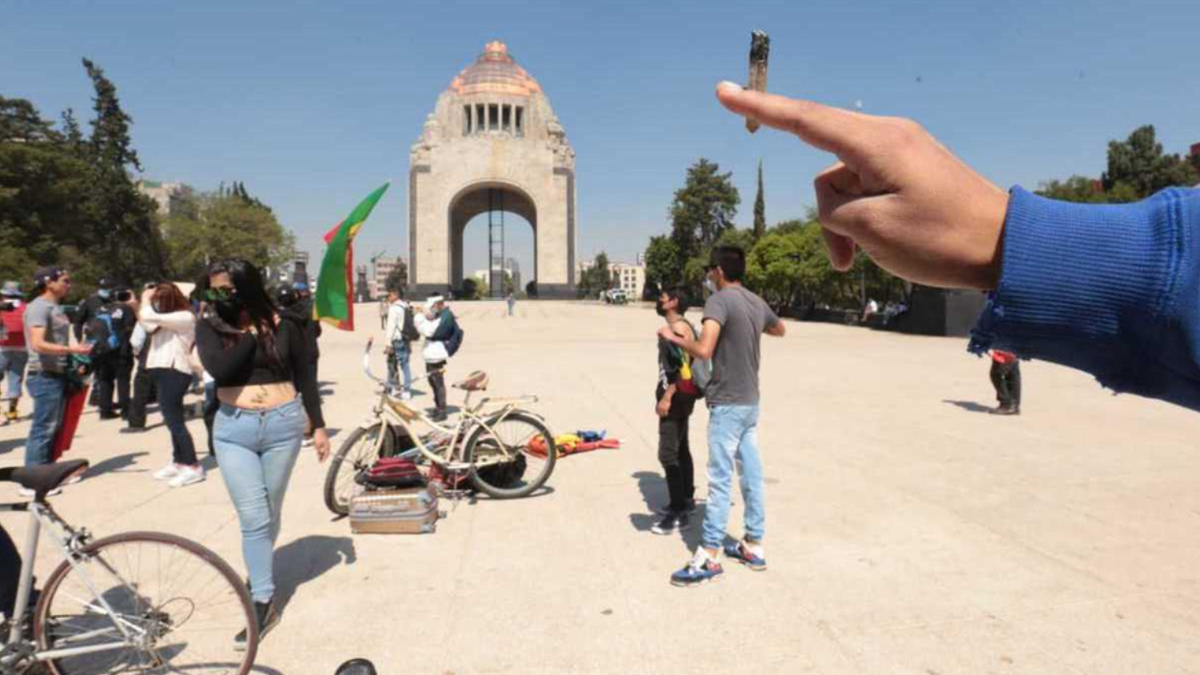 Comunidad cannábica realiza cadena humana en CdMx; exigen legalización