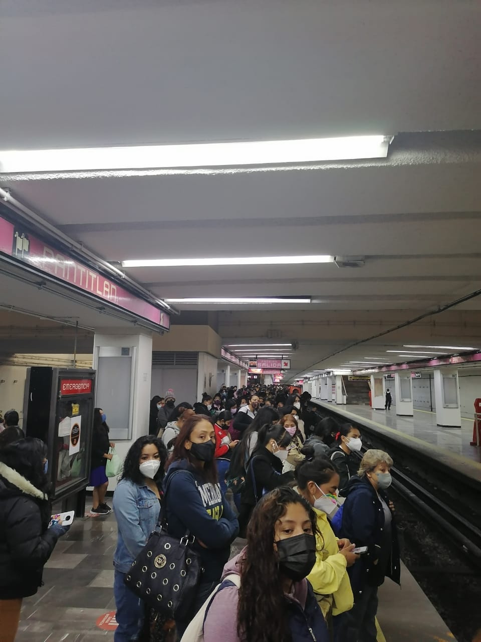 El tiempo de espera para la llegada de trenes son de 10 minutos./ Graciela Olvera