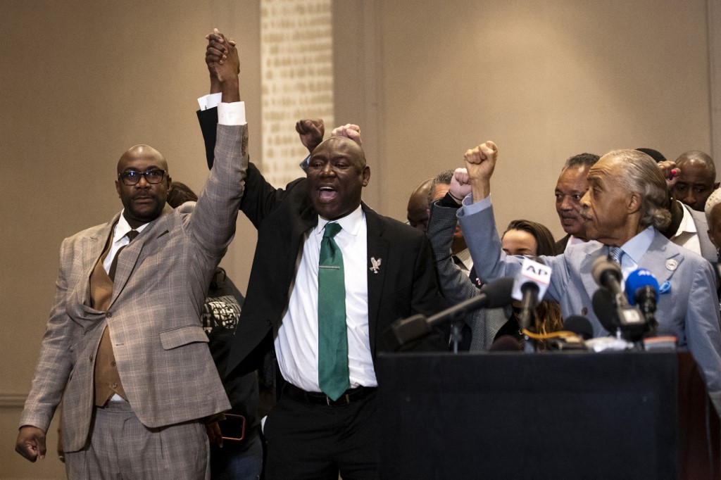 La familia de George Floyd celebró el fallo que condena al ex oficial Derek Chauvin. (AFP)
