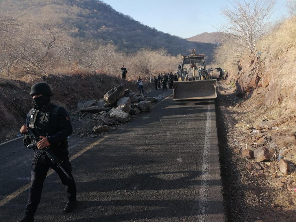 Habitantes de Aguililla piden a la autoridades mayor vigilancia.