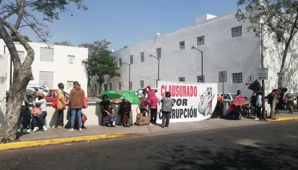 Inconformes toman el edificio Morelos del ayuntamiento de Tehuacán. (Apolonia Amayo)