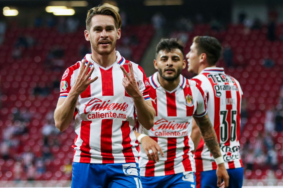 Jesús Angulo festeja con Chivas (Imago7)
