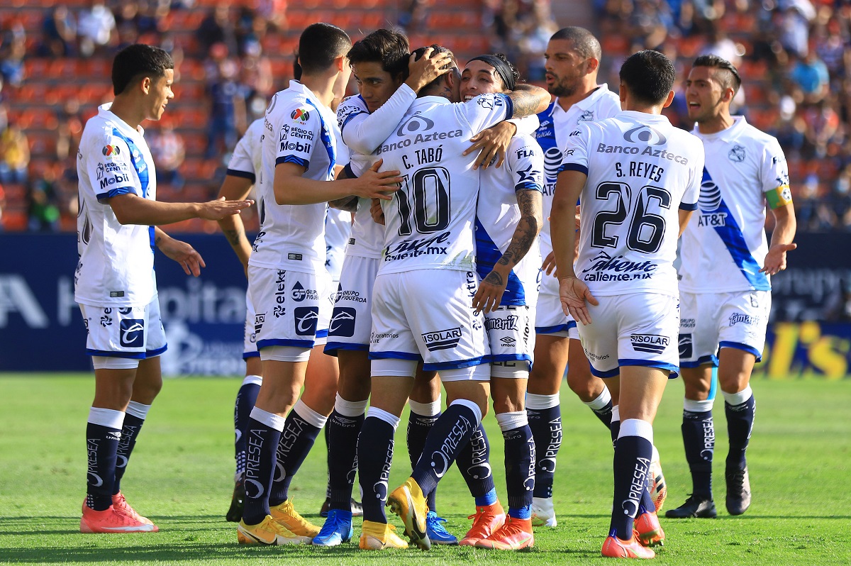 Jugadores del Puebla durante duelo ante San Luis (Imago7)