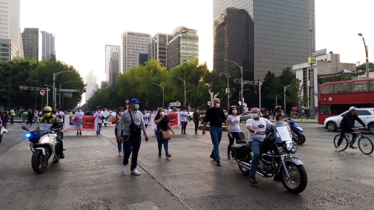 Los manifestantes caminan sobre Insurgentes | Especial