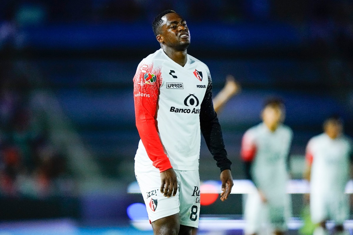 Renato Ibarra podría perderse el Clásico Tapatío (Imago7)