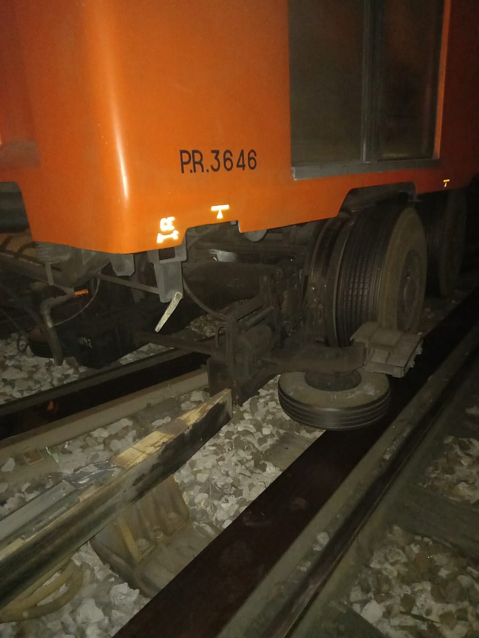 Tren de CdMx salió de la vía en Línea 3.