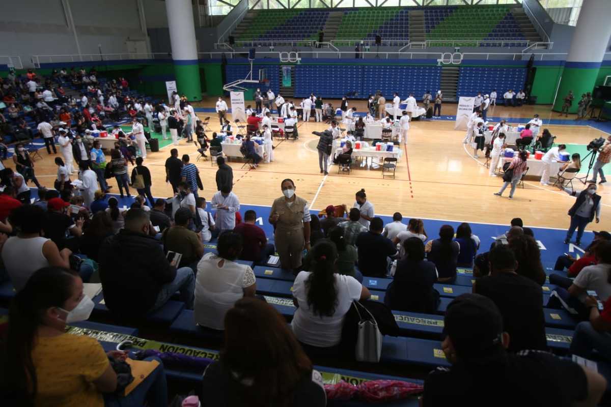 Veracruz cuenta con alrededor de mil voluntarios para aplicar la vacuna anticovid. (Juan Carlos Bautista)