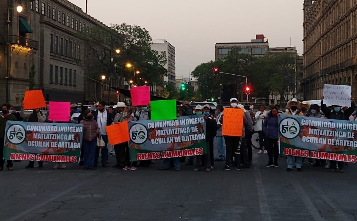 Los ejidatarios protestan frente al Palacio Nacional. | Ramón Ramírez